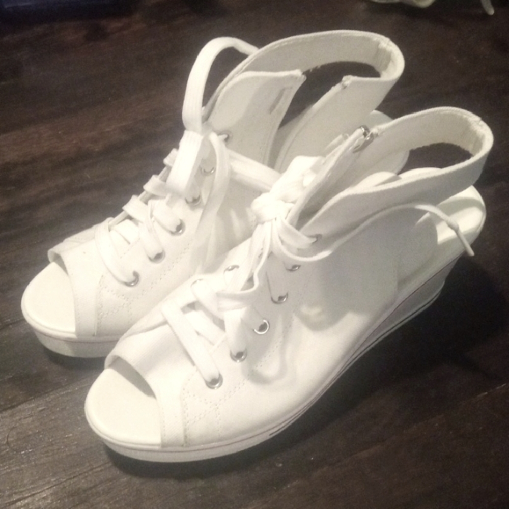 Fish toe wedges